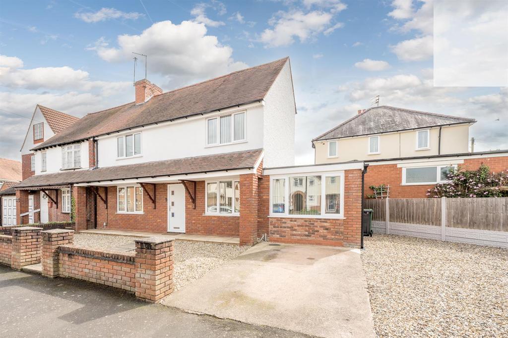 Charles Road, Stourbridge, DY8 3UW 4 bed semidetached house £350,000