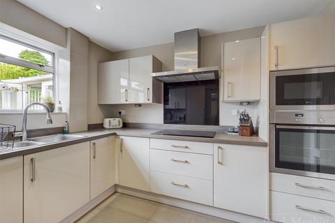 19 Rowdown Crescent, New Addington, Croydon, CR0 0HQ