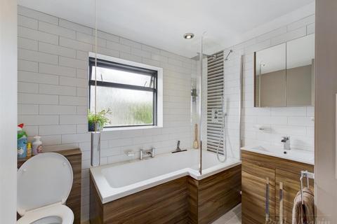 19 Rowdown Crescent, New Addington, Croydon, CR0 0HQ