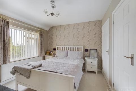 19 Rowdown Crescent, New Addington, Croydon, CR0 0HQ