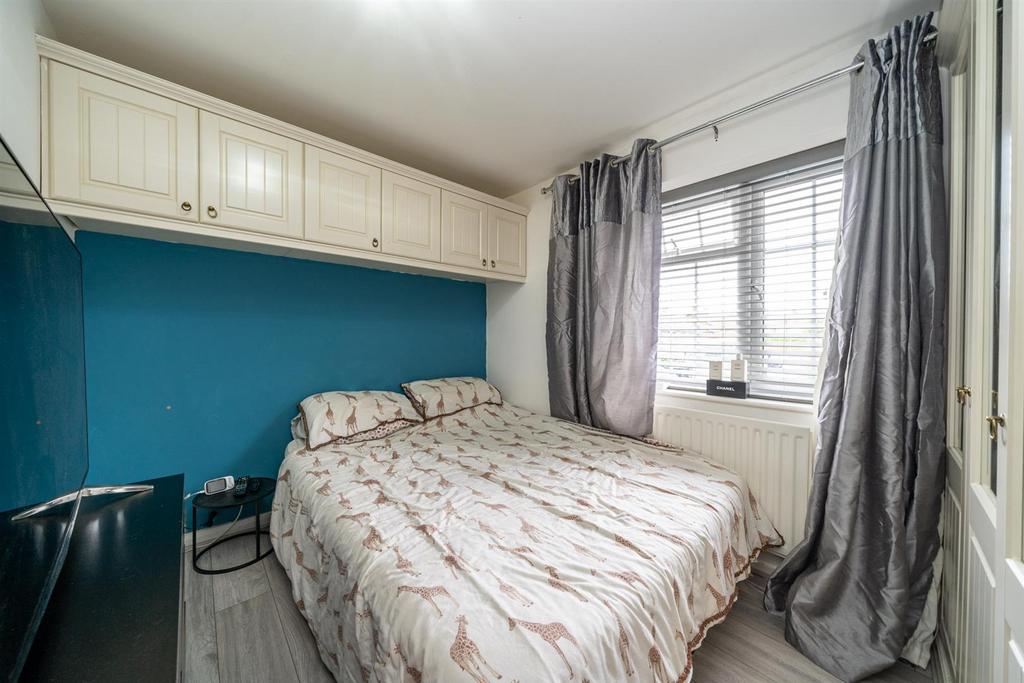 Acorn Road, Hemel Hempstead 2 bed end of terrace house £297,500