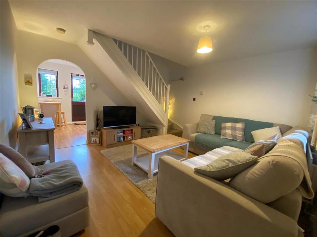 Surrey Drive, Kingswinford 2 bed end of terrace house £795 pcm (£183 pw)