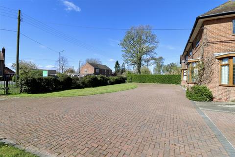 4 bedroom detached house for sale, Selby Road, Holme On Spalding Moor