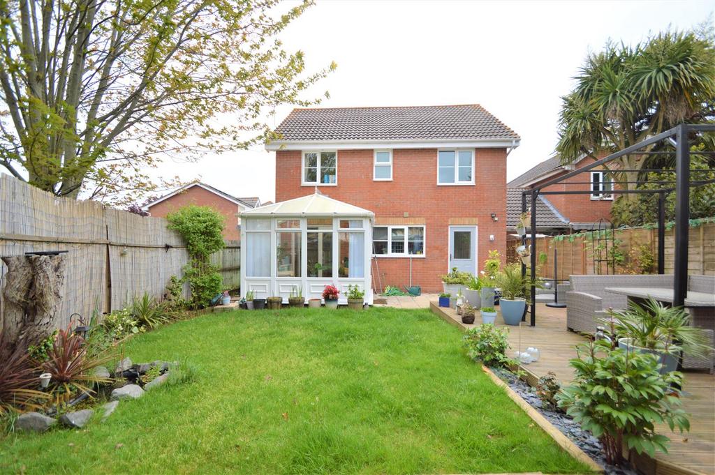 Rosetta Drive, East Cowes 4 bed detached house - £390,000