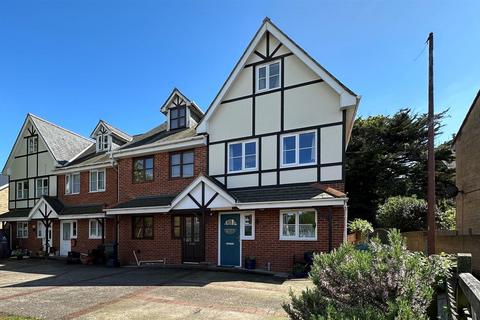 4 bedroom semi-detached house for sale - Totland, PO39 0DL