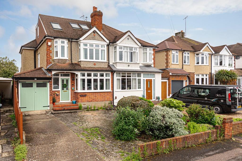 Mavis Close, Stoneleigh 4 bed semidetached house for sale £750,000