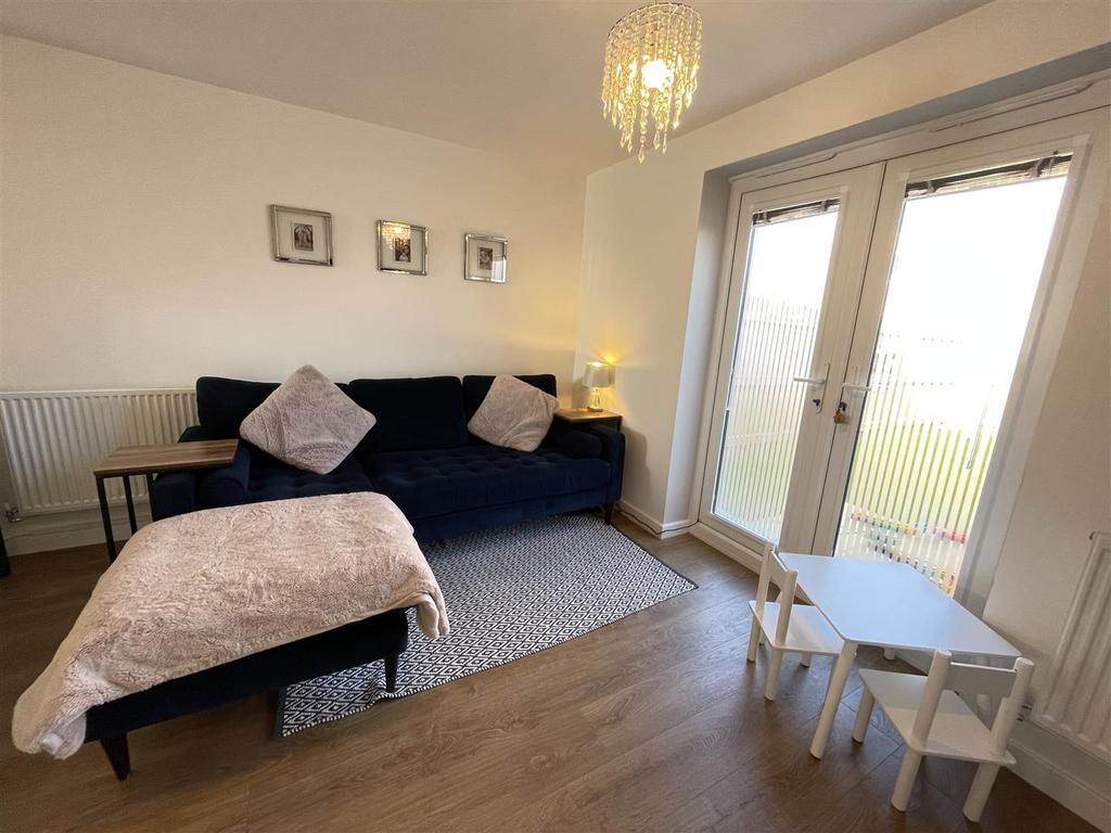 Ernest Avenue, Cayton, Scarborough 2 bed end of terrace house £155,000