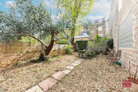 52 Cricketfield Road, London, E5 8NS