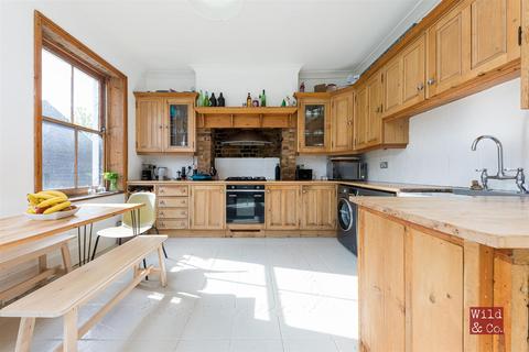 52 Cricketfield Road, London, E5 8NS