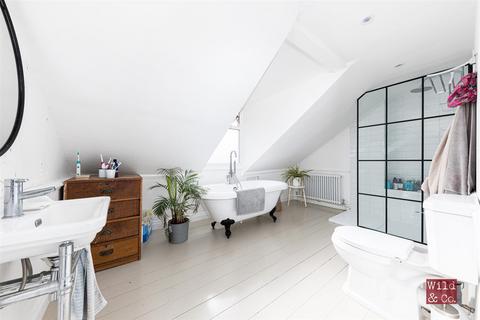 52 Cricketfield Road, London, E5 8NS