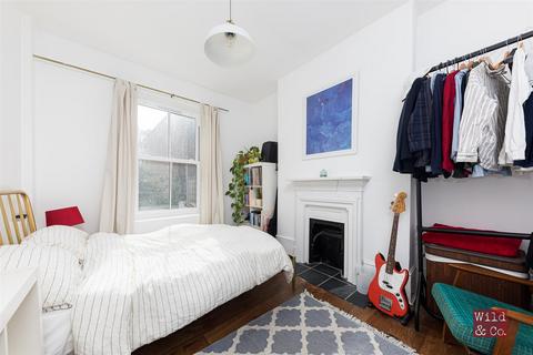52 Cricketfield Road, London, E5 8NS