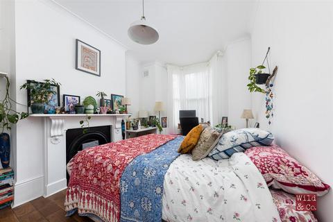 52 Cricketfield Road, London, E5 8NS