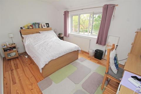 1 Craddocks Close, Bradwell, Milton Keynes, MK13 9DX