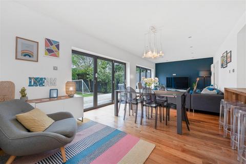 Osborne Cottage Avenue Road, Maidenhead, SL6 1UG