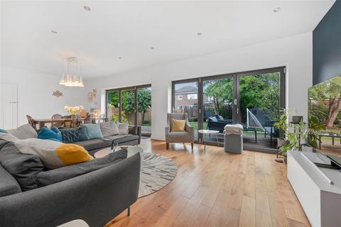 Osborne Cottage Avenue Road, Maidenhead, SL6 1UG