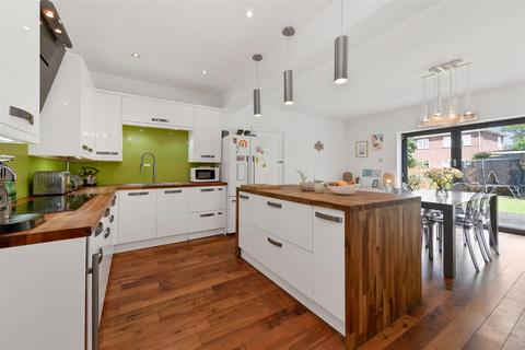 Osborne Cottage Avenue Road, Maidenhead, SL6 1UG