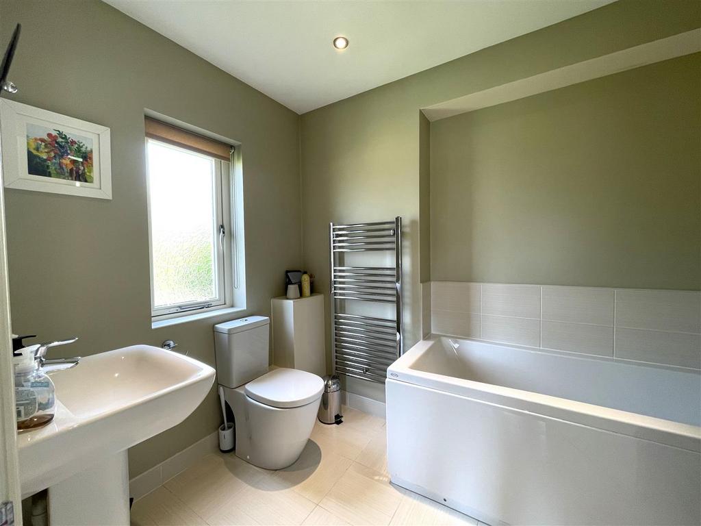 Ensuite 2.JPG