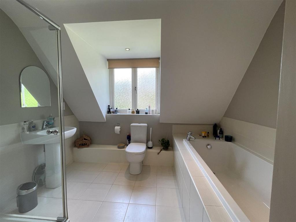 Bathroom.JPG