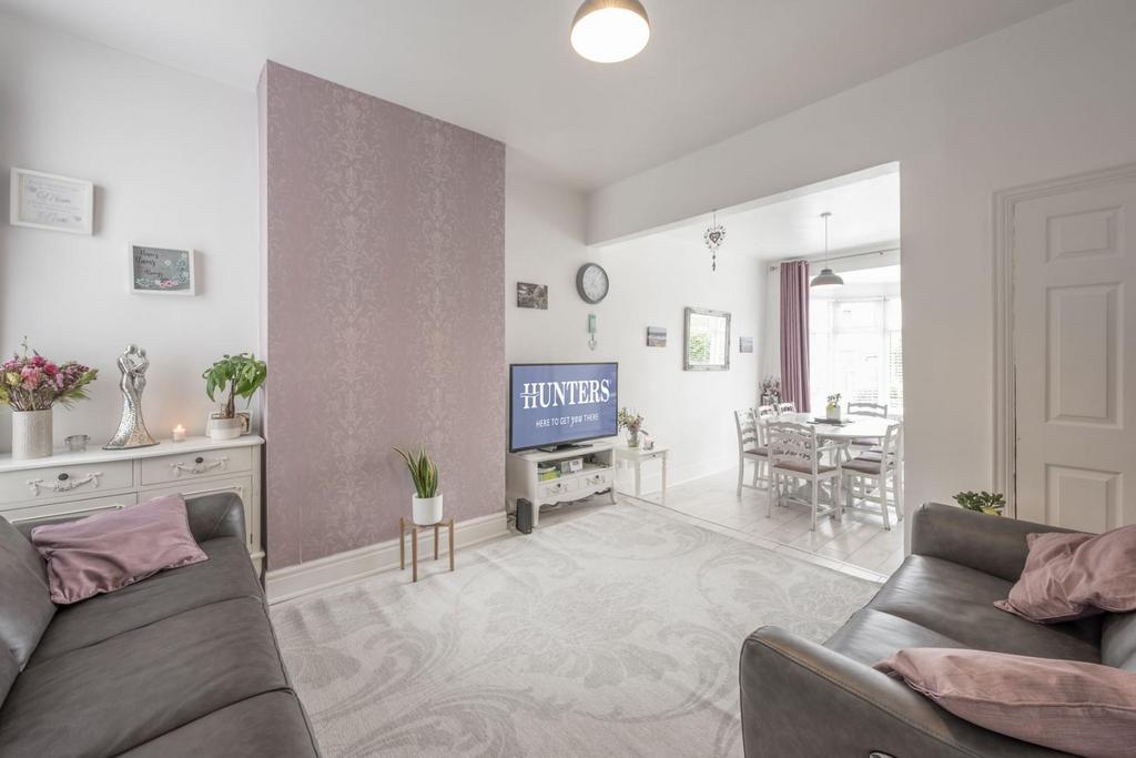 Open plan living/dining room