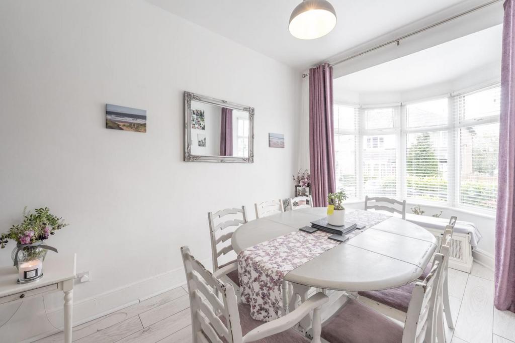 Open plan living/dining room