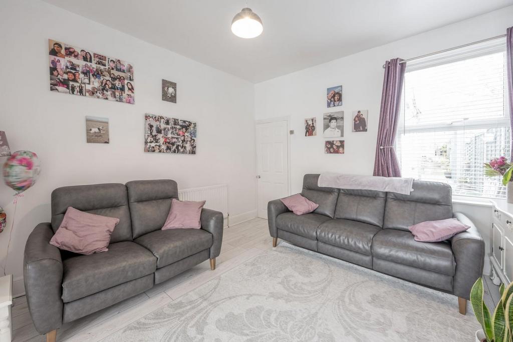 Open plan living/dining room