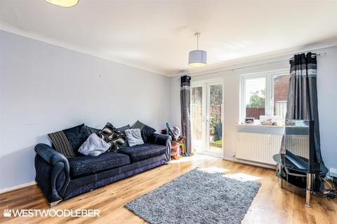 110 Bushbarns, Cheshunt, Waltham Cross, EN7 6EE