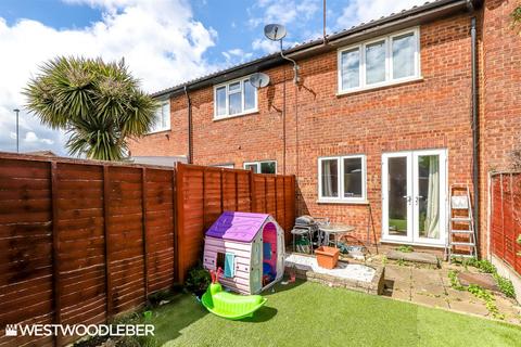 110 Bushbarns, Cheshunt, Waltham Cross, EN7 6EE