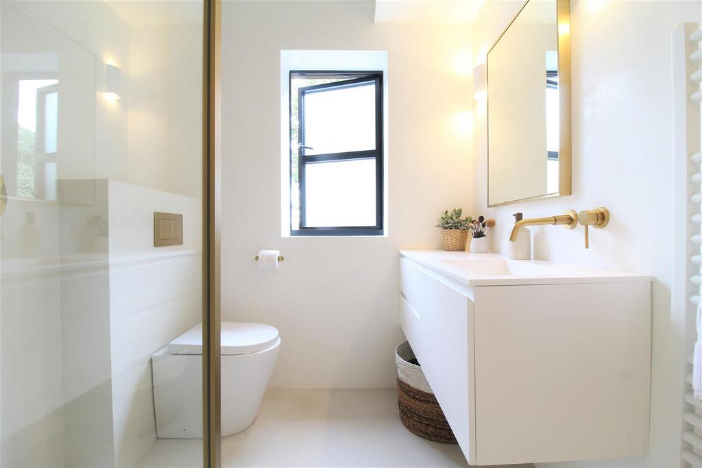Bedroom 3 Ensuite