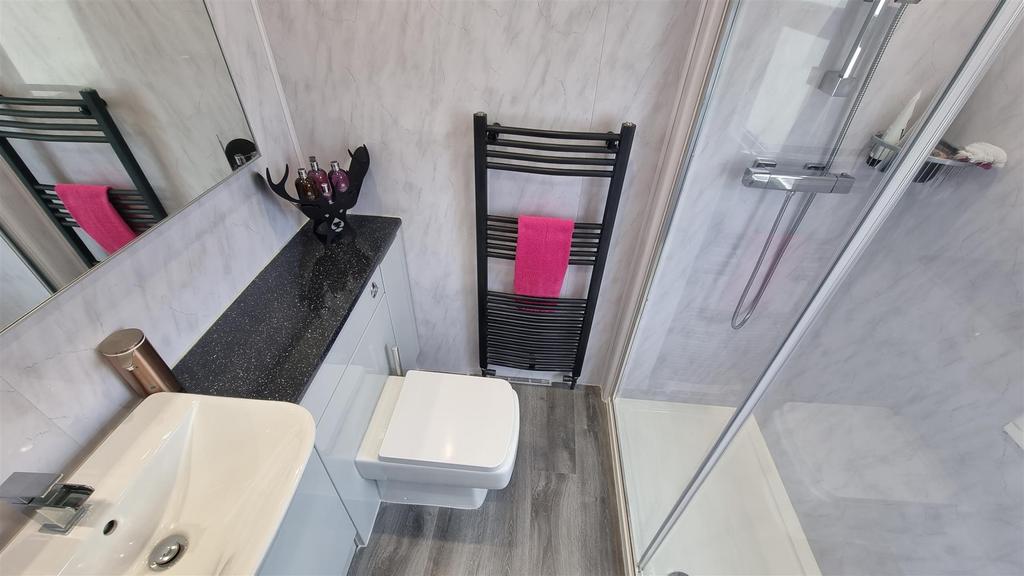 Refitted en suite