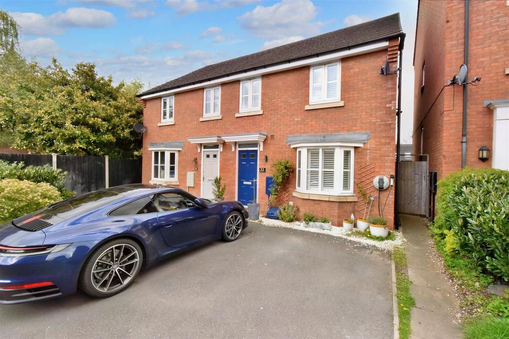 Mary Slater Road, Lichfield 3 bed semidetached house £300,000