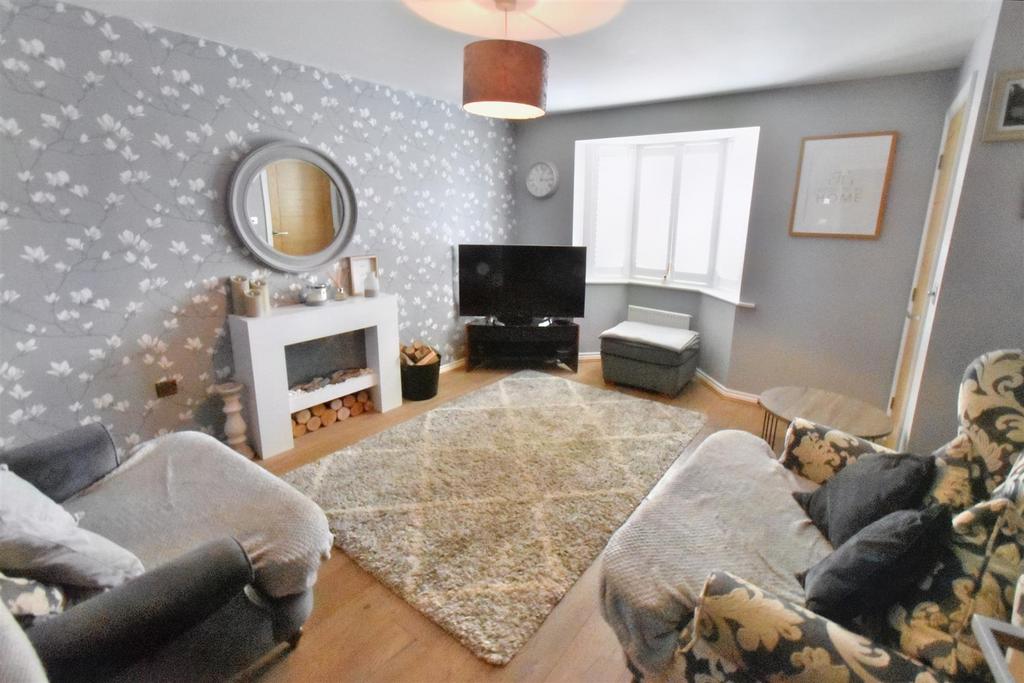 Mary Slater Road, Lichfield 3 bed semidetached house £300,000