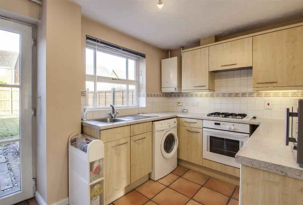 St Ives Crescent, Tattenhoe 2 bed end of terrace house £1,250 pcm (£