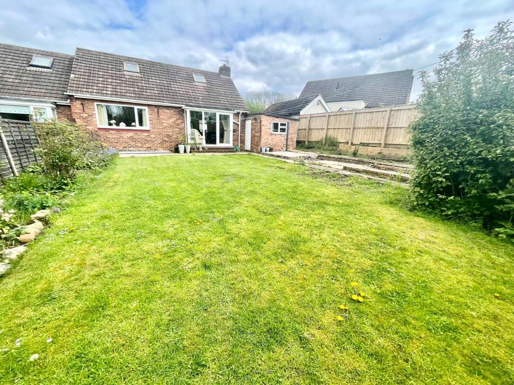 Woodley Grove, Ormesby, Middlesbrough 2 bed semidetached bungalow £