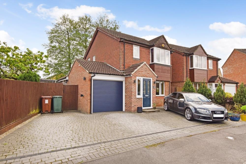 Blythe Place, Bicester 3 bed detached house for sale £425,000