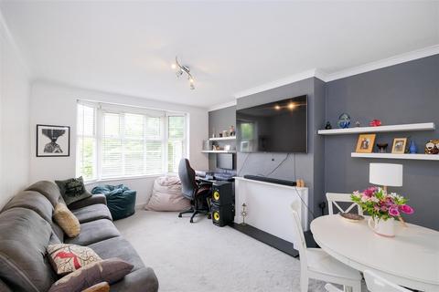 Flat 17, Seymour Court Whitehall Road, Chingford, London, E4 6DZ