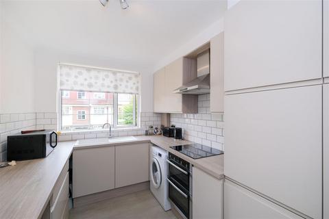 Flat 17, Seymour Court Whitehall Road, Chingford, London, E4 6DZ