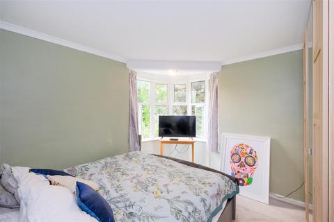 Flat 17, Seymour Court Whitehall Road, Chingford, London, E4 6DZ