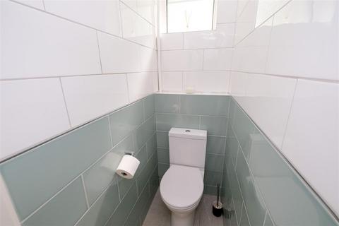 Flat 17, Seymour Court Whitehall Road, Chingford, London, E4 6DZ