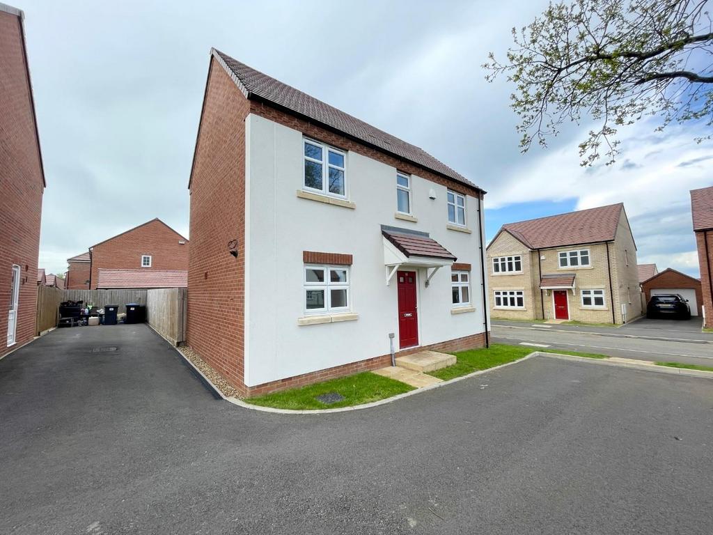 Harvester Way, Buckingham Fields, Northampton NN4 4 bed detached house