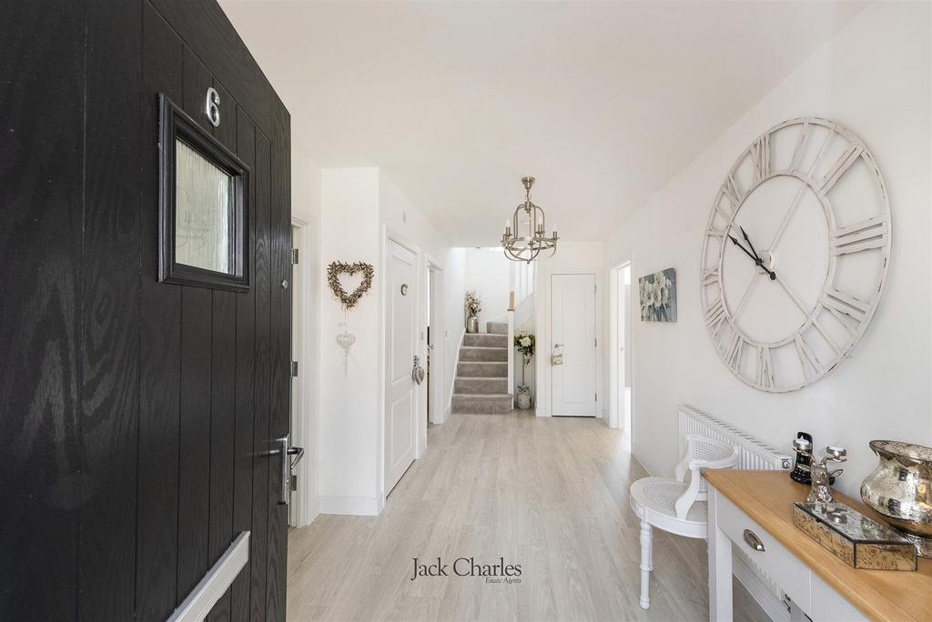 Burton Avenue, Leigh, Tonbridge 4 bed detached house for sale £900,000
