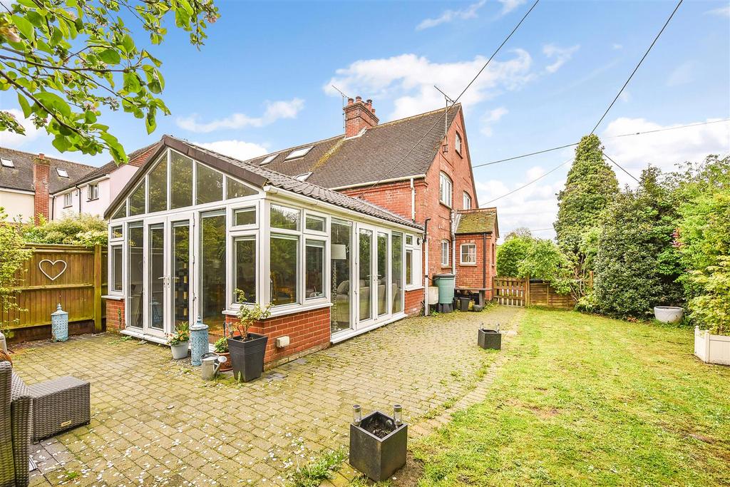 Anton Road, Andover 3 bed semidetached house for sale £425,000