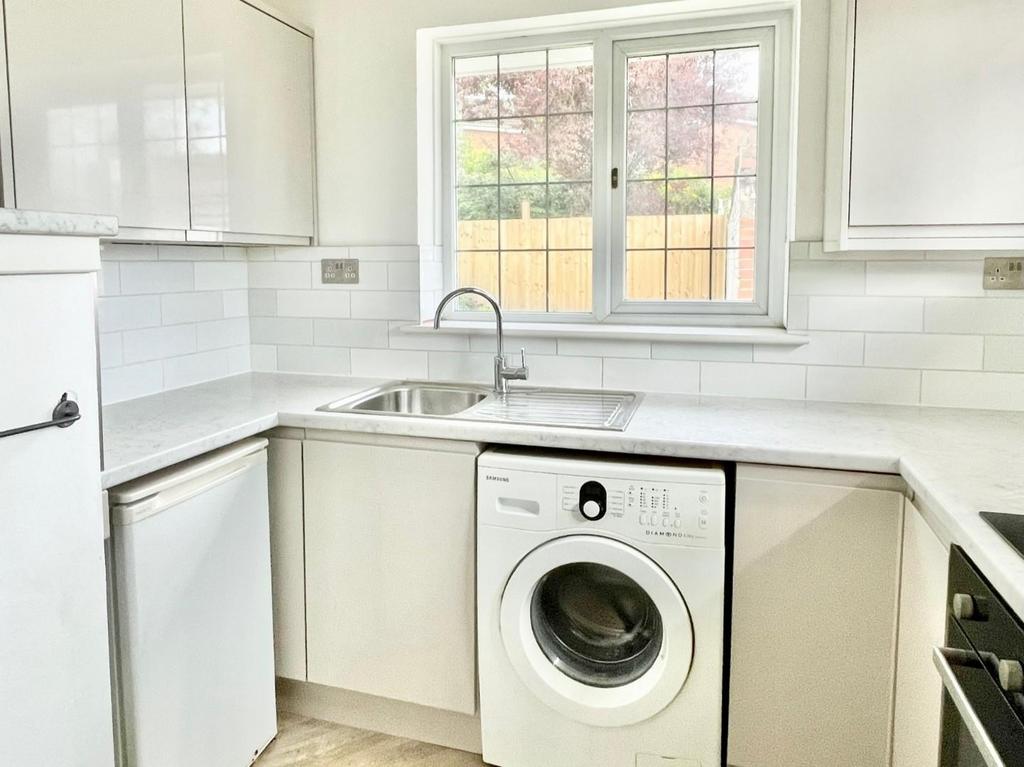 Kitchen 2.jpg