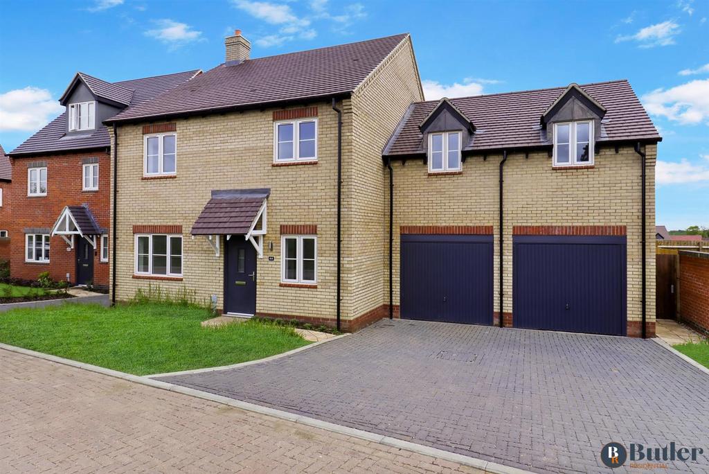 Wallace Green Way, Walkern, Stevenage 4 bed detached house £710,000
