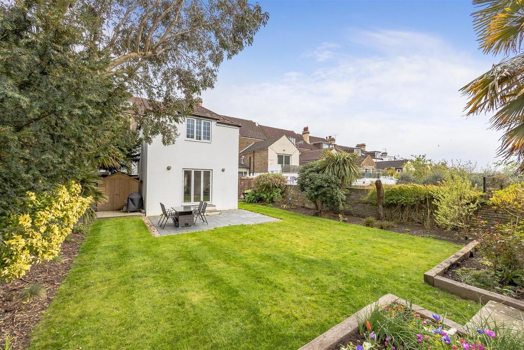 Wilbury Gardens, Hove 4 bed detached house for sale £900,000