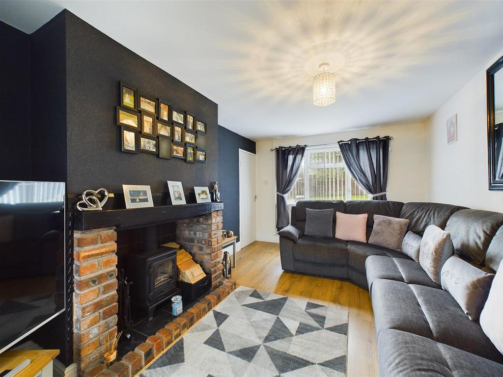 Groesfan, PenYCae, Wrexham 3 bed terraced house £150,000