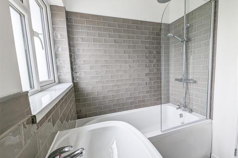 270 Blenheim Chase, Leigh-on-sea, SS9 3HQ
