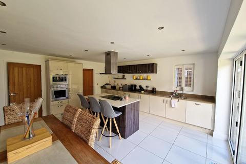 8 Clos Ray Powell, Pencoed, Bridgend, CF35 5JA