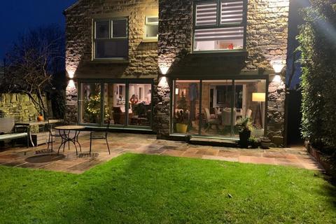 1b Back Lane, New Farnley, Leeds, LS12 5HN