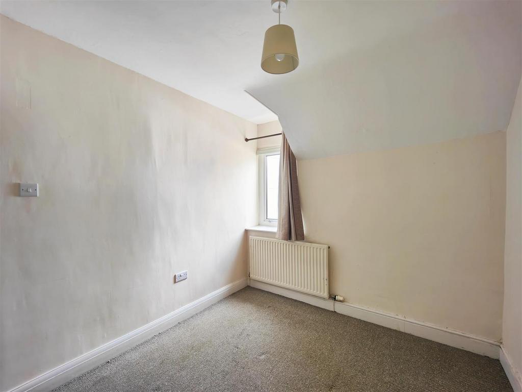 Bedroom 1 (Rear)