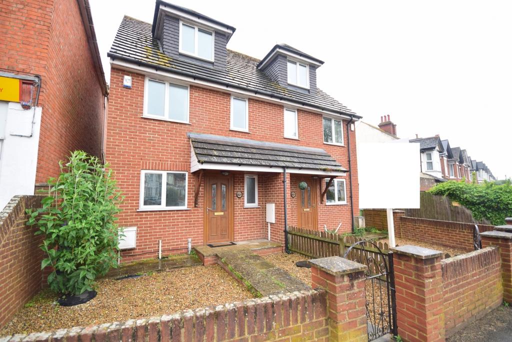 Ashley Avenue Folkestone CT19 4 bed semidetached house £1,500 pcm (£